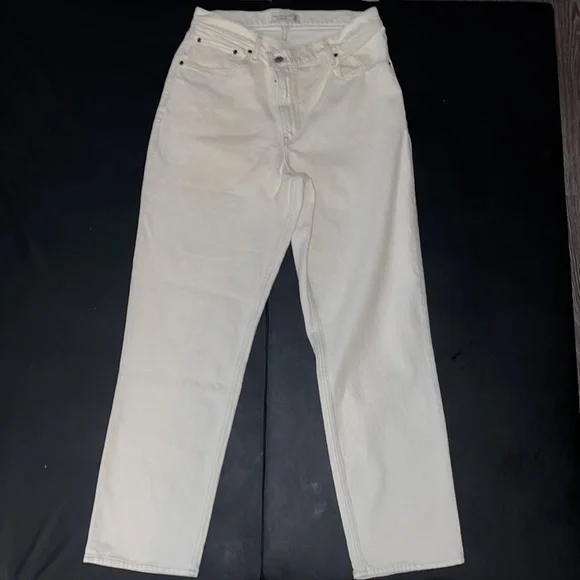 Curve Love Ultra High Rise 90s Straight Jean “30 Regular”​